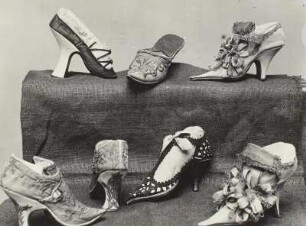 Sieben Damenschuhe