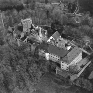 Frauenstein. Schloß und Burgruine. Luftbildschrägaufnahme von Western