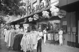 Neueröffnung der Boutique "Nany" in der Kaiserstraße 129
