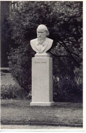 Gedenkstein für Johannes Brahms am Schlossplatz in Detmold. Detmold. Schlossplatz. Papierabzug