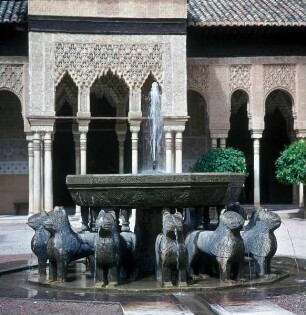 Fuente de los Leones — Zwölf wasserspeiende Löwen