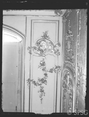 Potsdam, Neues Palais, Rote Damastkammer, R.: 164, Südostecke.