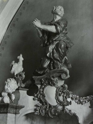 Altar mit Beichtstühlen : Seitenfigur: Reuiger Petrus mit Hahn