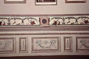 2. Obergeschoß, Selbitz Salon: Wanddekoration mit antikisierenden, grotesken Ornamenten