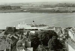 Rostock, FDGB-Urlauberschiff Fritz Heckert