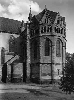Münstermaifeld. Ehemalige Stiftskirche Sankt Martin und Severus (1101/1150 und 1225/1323). Teilansicht