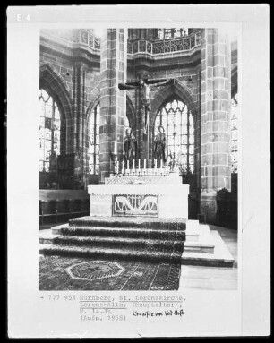 Lorenzaltar (Hauptaltar): Kruzifix, Maria und Johannes