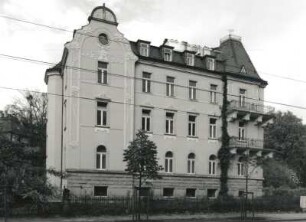 Dresden-Loschwitz, Wilhelminenstraße 1. Wohnhaus (um 1900)