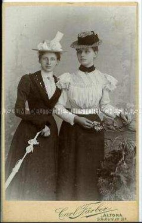 Zwei junge Frauen mit Hüten, Carte de Visite