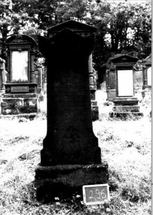 Grabstein 296 [Nir S. 192 Nr. 17.15]