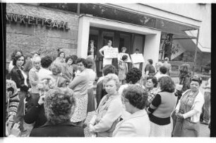 Kleinbildnegative: HBV-Warnstreik vor dem Mamor-Kronen-Bankettsaal, 1978