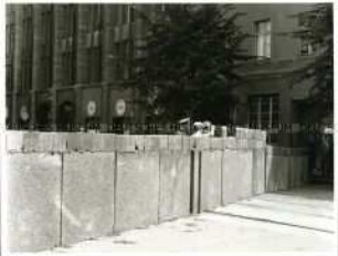 Ausbau der Berliner Mauer an der Lindenstraße