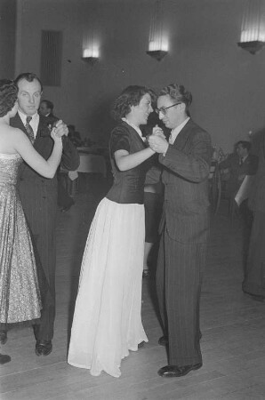 Ball anläßlich des jüdischen Purimfestes : Tanzpaare