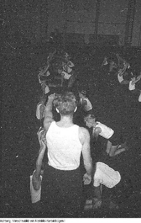 Dresden, Hülßestraße 16, 45. POS Klement Gottwald (heute: Julius-Ambrosius-Hülße Gymnasium) und Kinder- und Jugendsportschule Artur Becker (KJS) Dresden (45. Grundschule, heute: Sportmittelschule Dresden), 1956