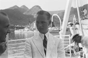 Reisefotos Mittelmeer. Der Bordfotograf Franz Grasser an Deck des Passagierschiffes "Milwaukee"