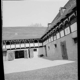 Stallgebäude : Vierseithof (18. Jh.). Scheune und Stallgebäude