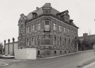 Netzschkau, Postamt : Netzschkau. Postamt (um 1890), Bahnhofstraße 33. Eckansicht