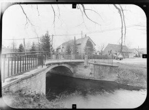 Magdala-Göttern. Straßenbrücke über die Magdel
