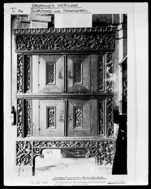 Gotischer Schrank