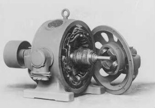 Mittlerer Drehstromgenerator, geöffnet : Technikgeschichte | Physik | Elektrizität | Elektromagnet und Elektromotor