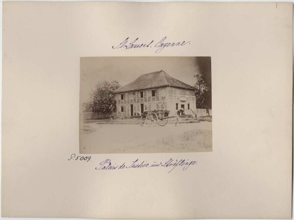 Palais de justice avec des bagnards à Cayenne