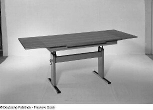 Ausziehtisch (Modell T 65)