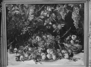 Grünes Stilleben mit Früchten und Gladiolen