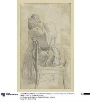 Sitzende weibliche Kostümfigur, quer auf einem Stuhl, vom Rücken her gesehn