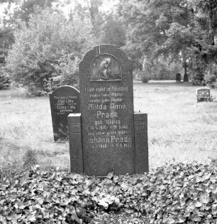 Grabmal für Milda Anna und Johann Prade