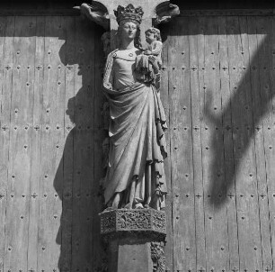 Mittleres Westportal — Madonna