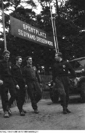 Felddienstübung einer Einheit der VP-Bereitschaften : Deutsche Demokratische Republik. Felddienstübung einer Einheit der VP-Bereitschaften