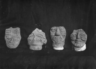 Bruchstücke faltenreicher Masken