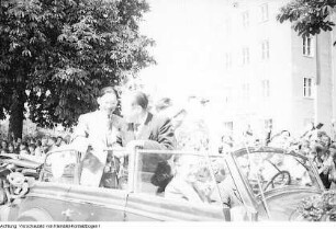 Dresden, Theaterplatz, Besuch einer Delegation aus China, Kundgebung vor der Semperoper, Ausflug der Delegation in die Sächsische Schweiz, 9./10. Juni 1951