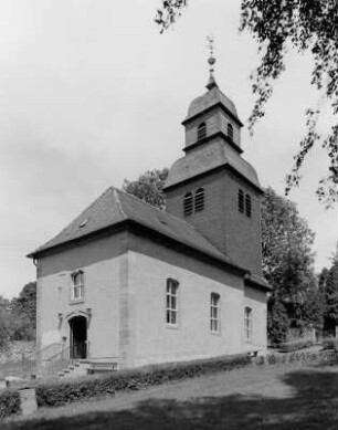 Dorfkirche, Kirchhof, Einfriedungsmauer, Treppe,Denkmal; Alsfeld, Schulstraße 10