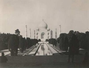 Agra, Indien. Taj Mahal, Mausoleum für Shah Jahan und seine Gattin (1631-1648, A. Fazel, U. A. Lahori) (seit 1983 Weltkulturerbe der UNESCO)