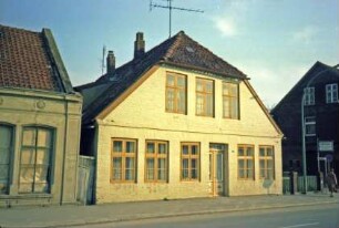 Lübecker Straße 21: giebelständige Straßenfront