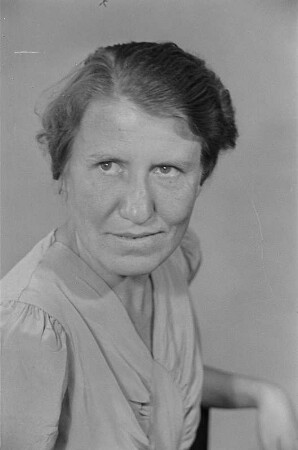 Porträtaufnahme der Politikerin Edith Baumann, Funktionärin der FDJ und Mitglied des Demokratischen Frauenbundes Deutschlands (DFD)