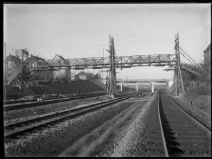 Personenbrücke über Gleise (vermult. Hördstraßen-Steg in Stuttgart-Zuffenhausen)