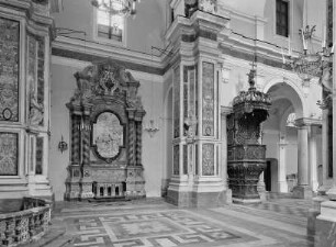 Altar im rechten Querarm