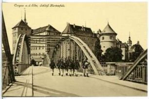 Torgau. Schloss Hartenfels - Brücke mit Soldaten