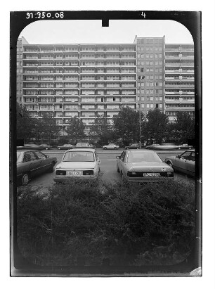 Berlin-Mitte, Leipziger Straße. Wohnblock mit Läden (1969/1982). Straßenfront (Teilansicht)