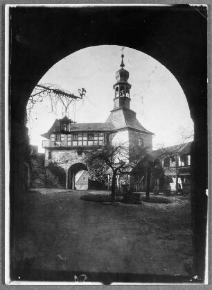 Im Burghoftor zu Lauenstein in Oberfranken, im zweiten Burghof