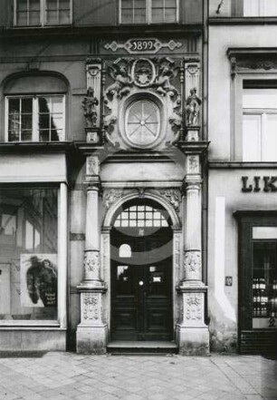 Portal am Bürgerhaus Heilig.-Geist-Str. 17 in Elbing