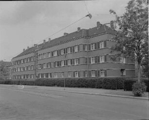 Dresden-Strehlen, Lockwitzer Straße 75-71. Wohnblock, Postsiedlung der Heimstättengesellschaft Sachsen GmbH (1926-1928; P. Löffler)