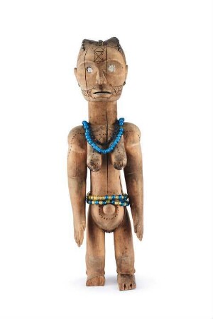 Weibliche Ahnenfigur mit Perlenschmuck