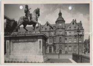 Düsseldorf, Denkmal Jan Wellem und Rathaus