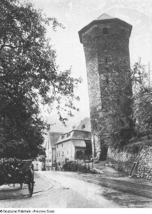 Dausenau. Schiefer Turm von Dausenau (um 1348/1359). Ansicht von Südosten