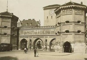München-Altstadt. Isartor (1337) mit Fresko Triumphzug Ludwigs des Bayern nach seiner siegreichen Schlacht gegen den Habsburger Friedrich den Schönen bei Mühldorf im Jahre 1322" (1835; B. v. Neher). Feldseite