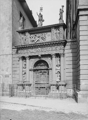 Portal der ehemaligen Schlosskapelle : Das Schöne Tor, ehemals Portal der Schlosskapelle, am Jüdenhof