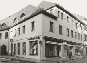 Radeberg, Wohnhaus : Radeberg. Wohnhaus mit Läden (ehemaliges Pelzhaus "Zum Stern"). Hauptstraße 12. Vor 1830. Eckansicht